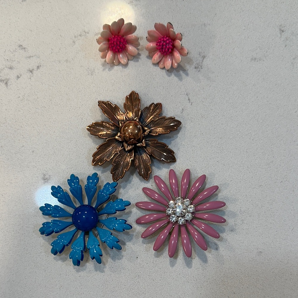 Vintage Retro Floral Brooch and Earring Set - Pink, Blue, Gold